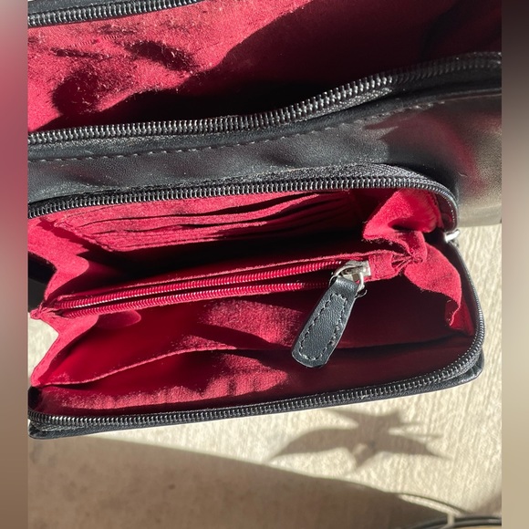 Liz Claiborne Small Crossbody Black Vegan Leather W/ Red Lining Bag - Picture 5 of 7